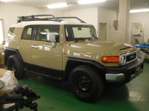 FJ クルーザー　新車　ベージュ